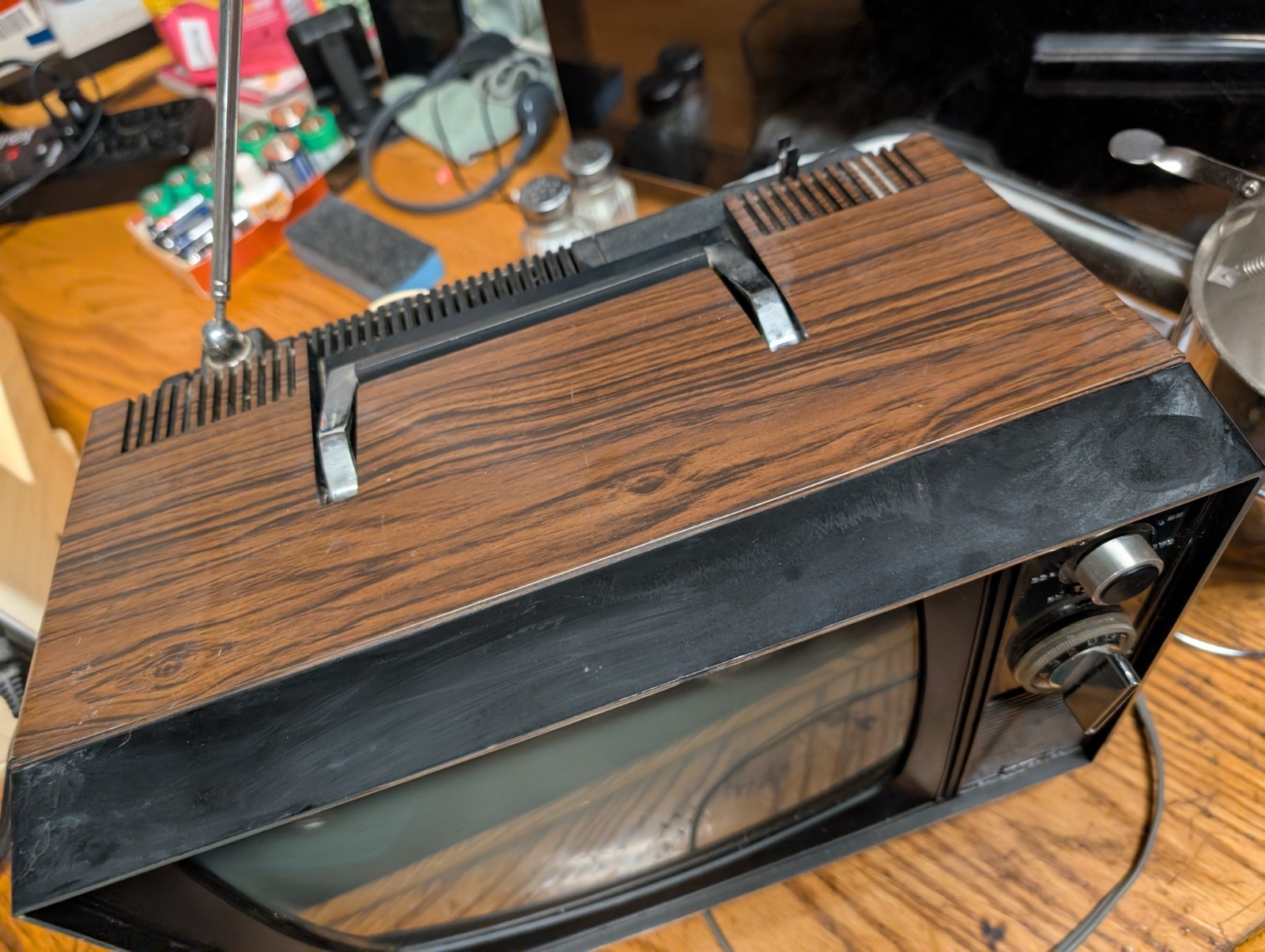 Vintage TV Sears Roebuck Co. SOLID STATE 1970’s Pull Button Model 562 Television