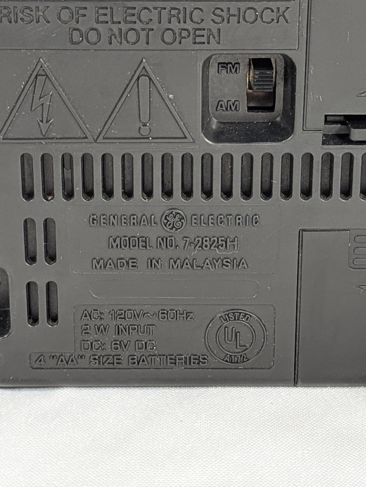 General Electric 2 Way AC/Battery AM/FM Radio Model 7-2825H – Tested