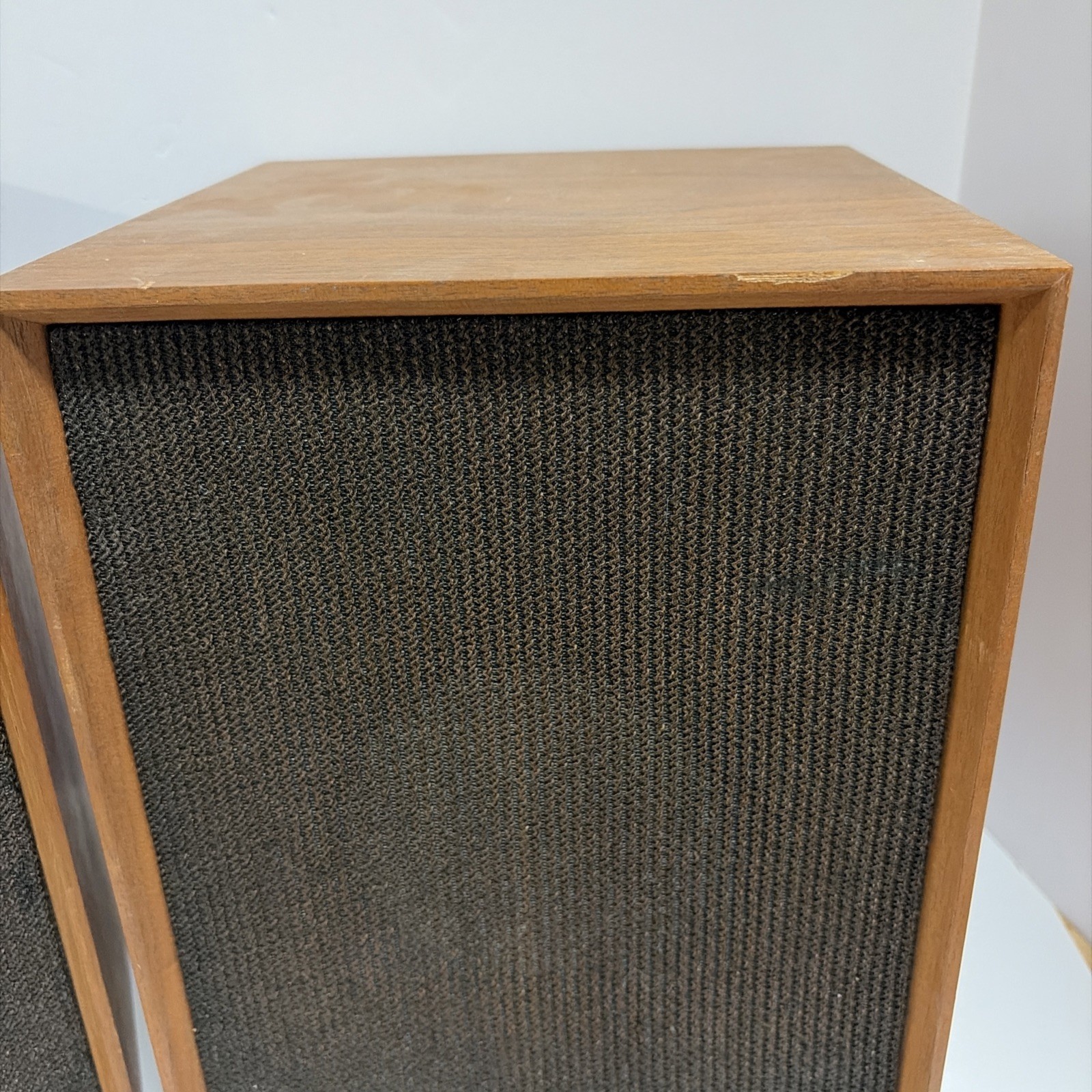 Vintage Acoustic Research Pair Of Bookcase speakers Wood Box 11x9x8