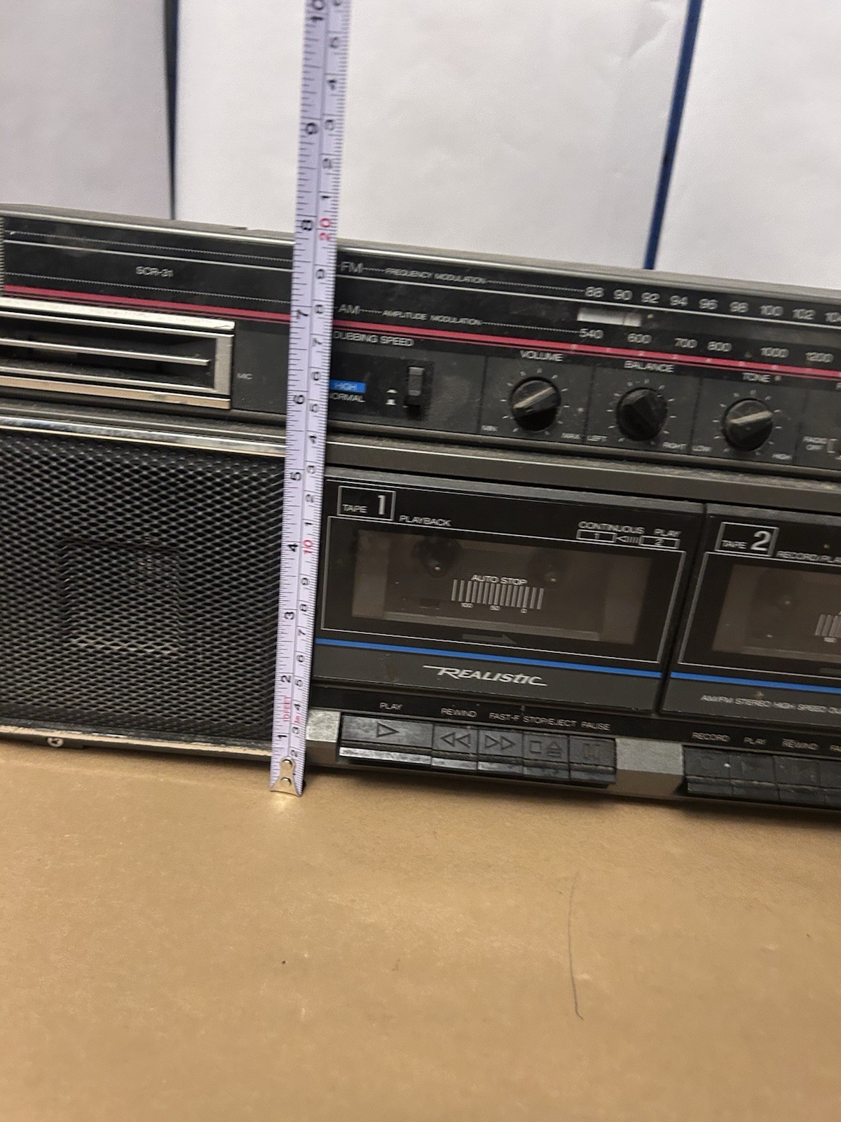 Realistic Model 14-799 AM / FM Radio With Cord and Battery Power double cassett