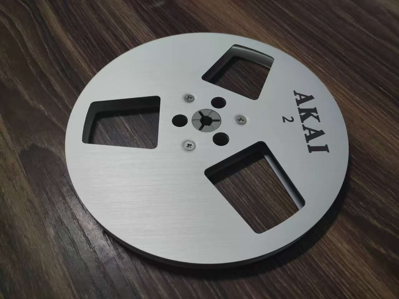 One silvery TAPE REEL Akai 7″ inch Light Metal Aluminum Take Up Reel