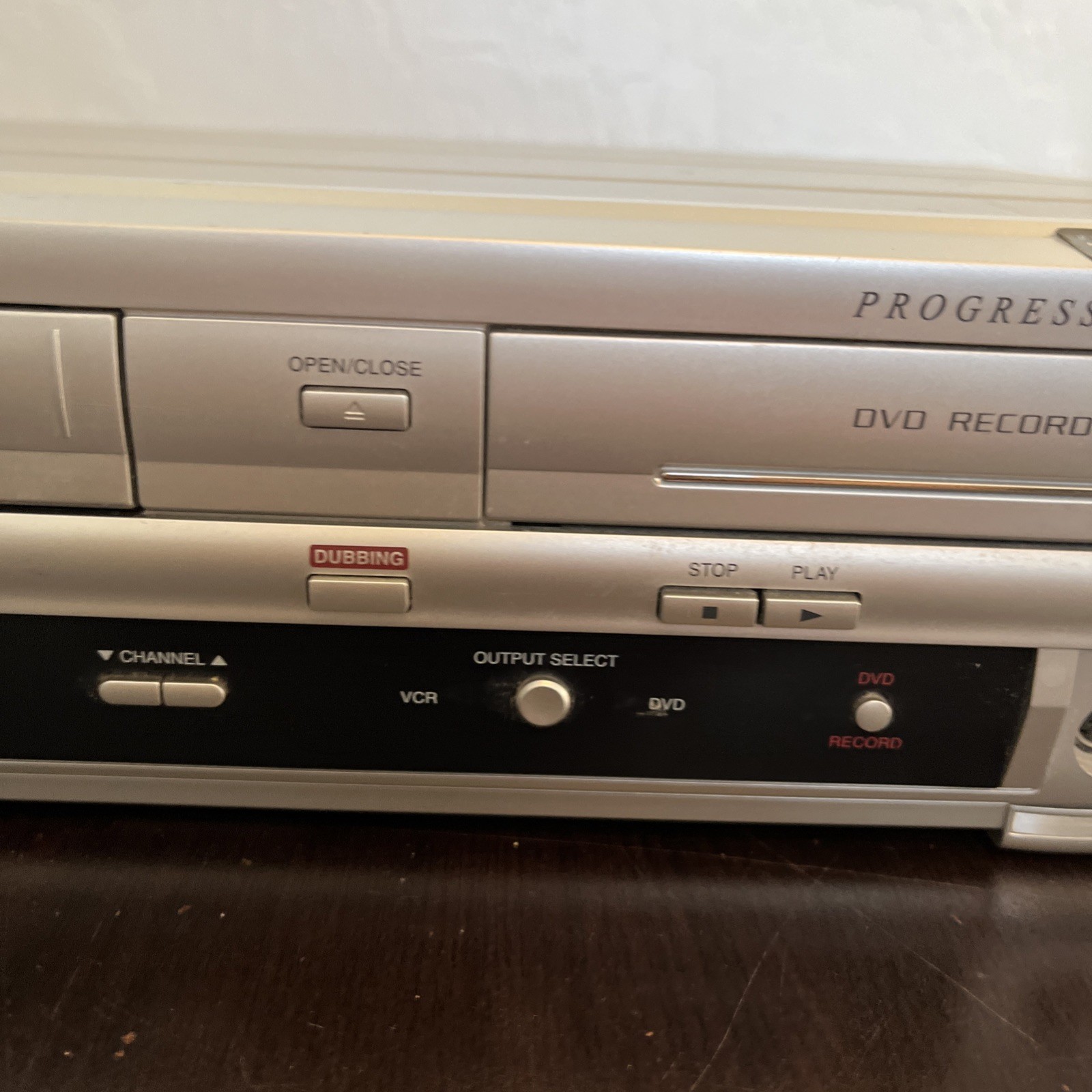 Sylvania DVR90VE DVD VCR Combo Player VHS Tape Cassette recorder SLV-D201P