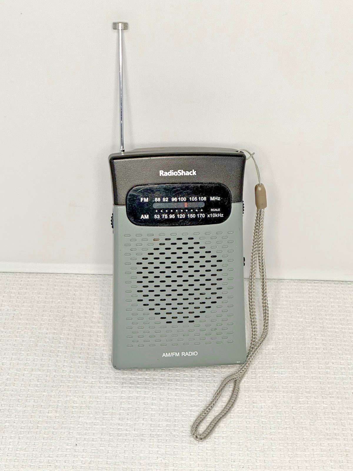 Vintage Radio Shack AM FM Pocket Portable Radio 1200586 Tested Works Strap