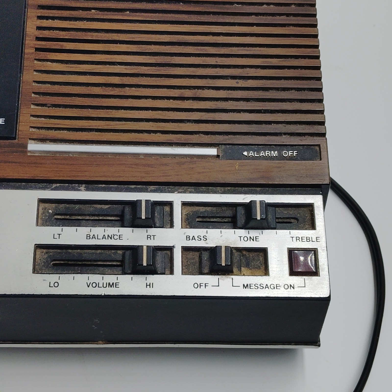 VTG -Sears 1979 Model 23400 AM/FM Cassette Clock Radio Tested- powers on. READ!!