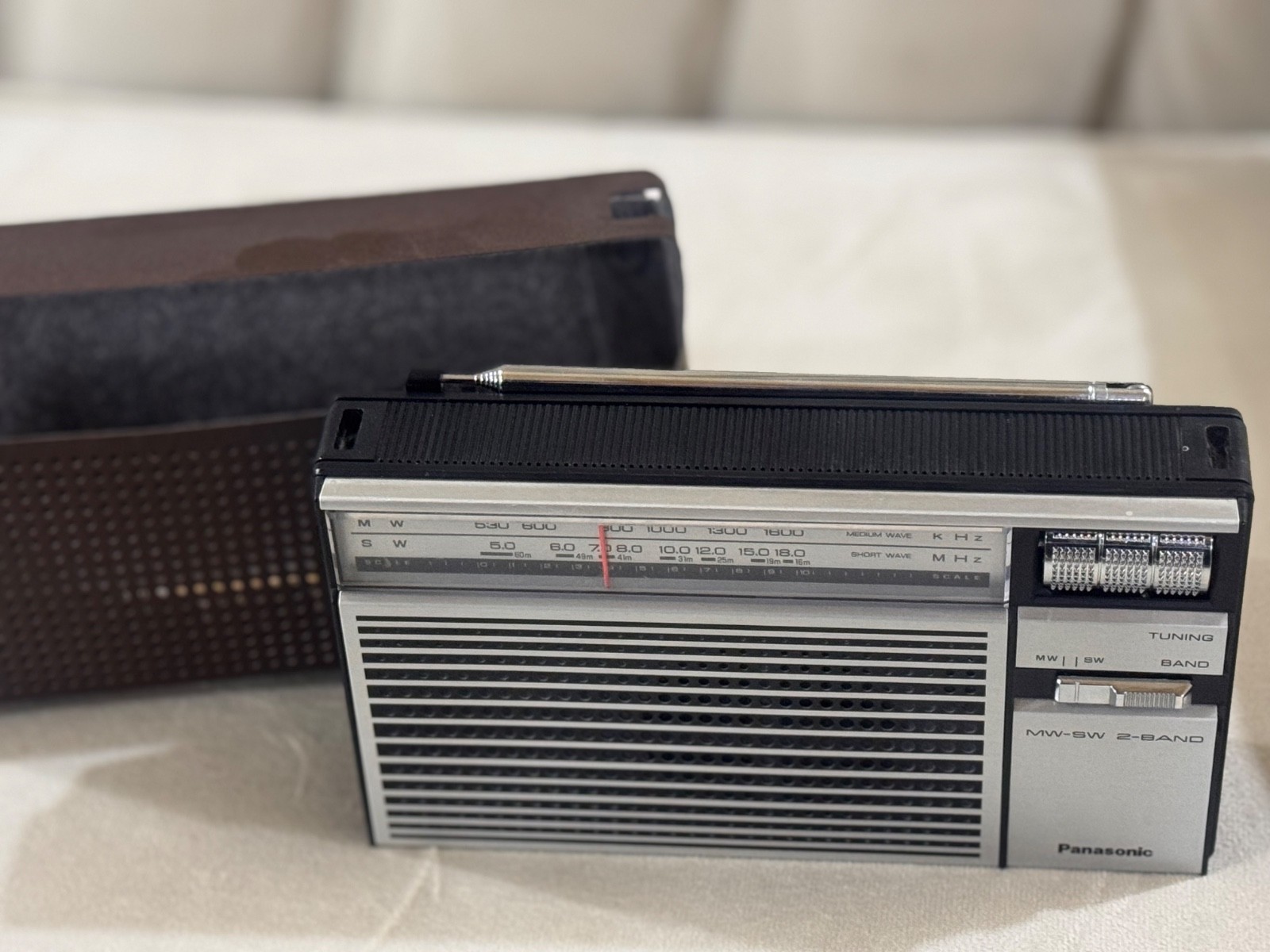 Vintage Panasonic R-218R Radio Rare Matsushita Electric MW SW – FULLY WORKING.