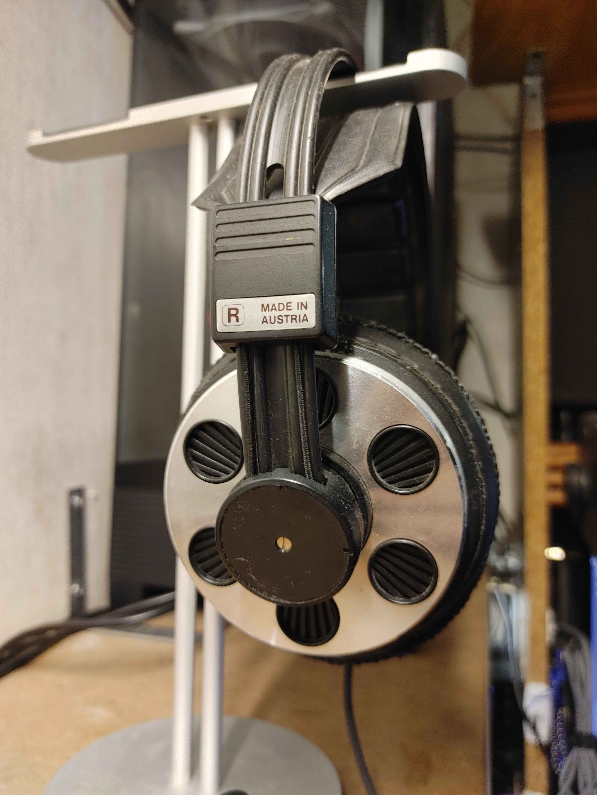 Realistic Pro 50 Headphones, Missing a badge, but tested and working