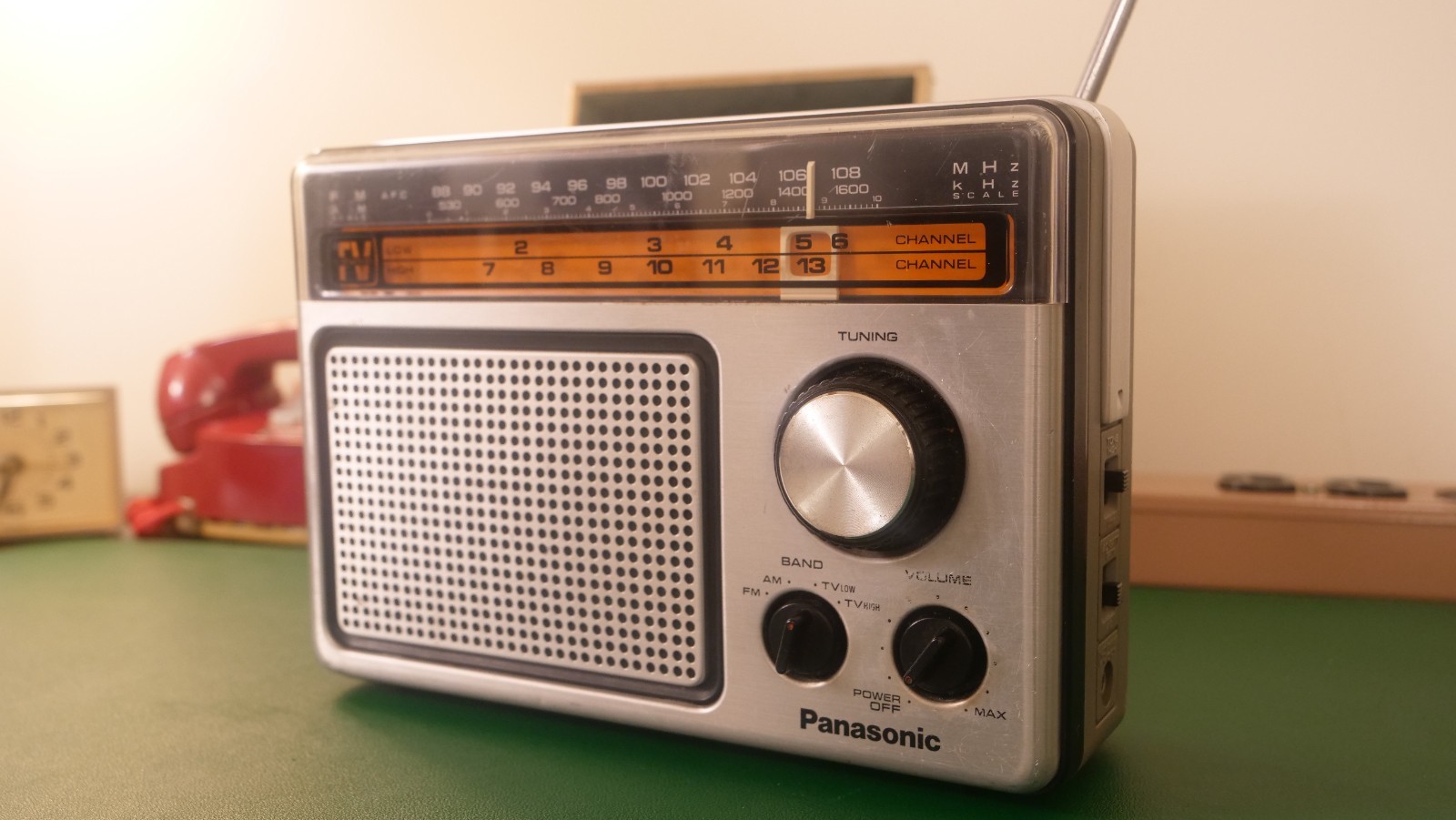 (1974) Vintage Panasonic Portable Radio RF-1104 RETRO VINTAGE STRANGER THINGS