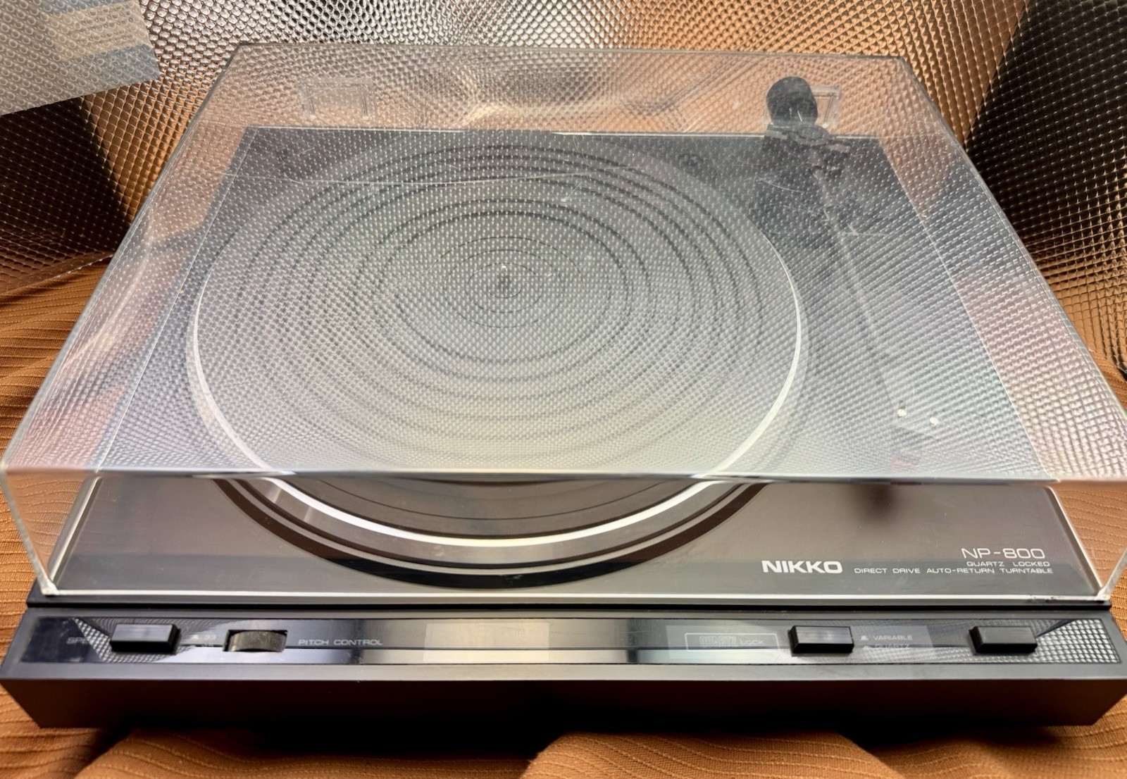 VINTAGE NIKKO NP-800 TURNTABLE WITH AUTO RETURN,QUARTZ LOCK,WORKS GREAT!!