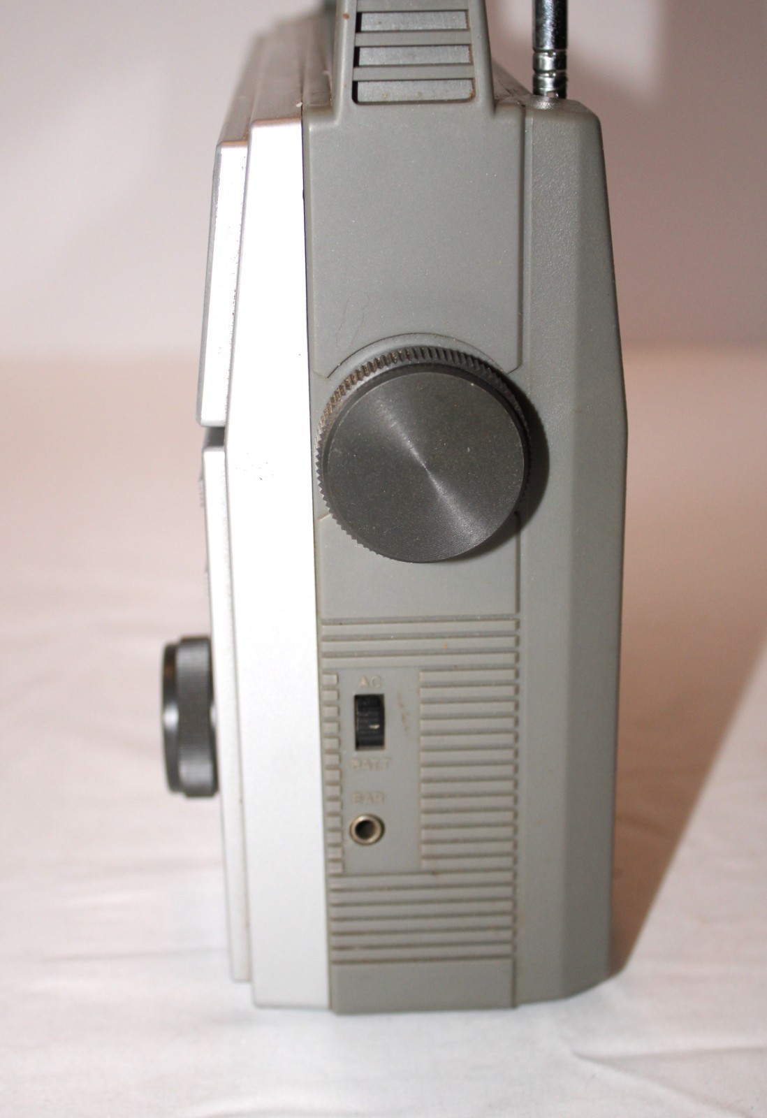 Vintage Realistic AM-FM Portable Radio 12-717 Battery/AC Powered Radio Shack