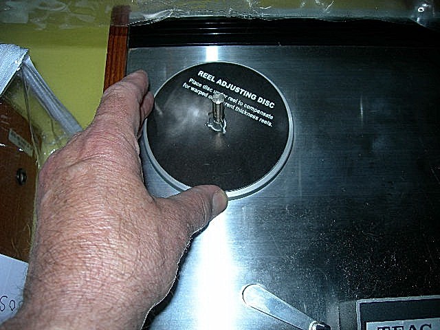 TWO BRAND NEW (MINT) 10.5″ REEL TO REEL TAPE DECK HUB ADAPTER SPACER DISCS
