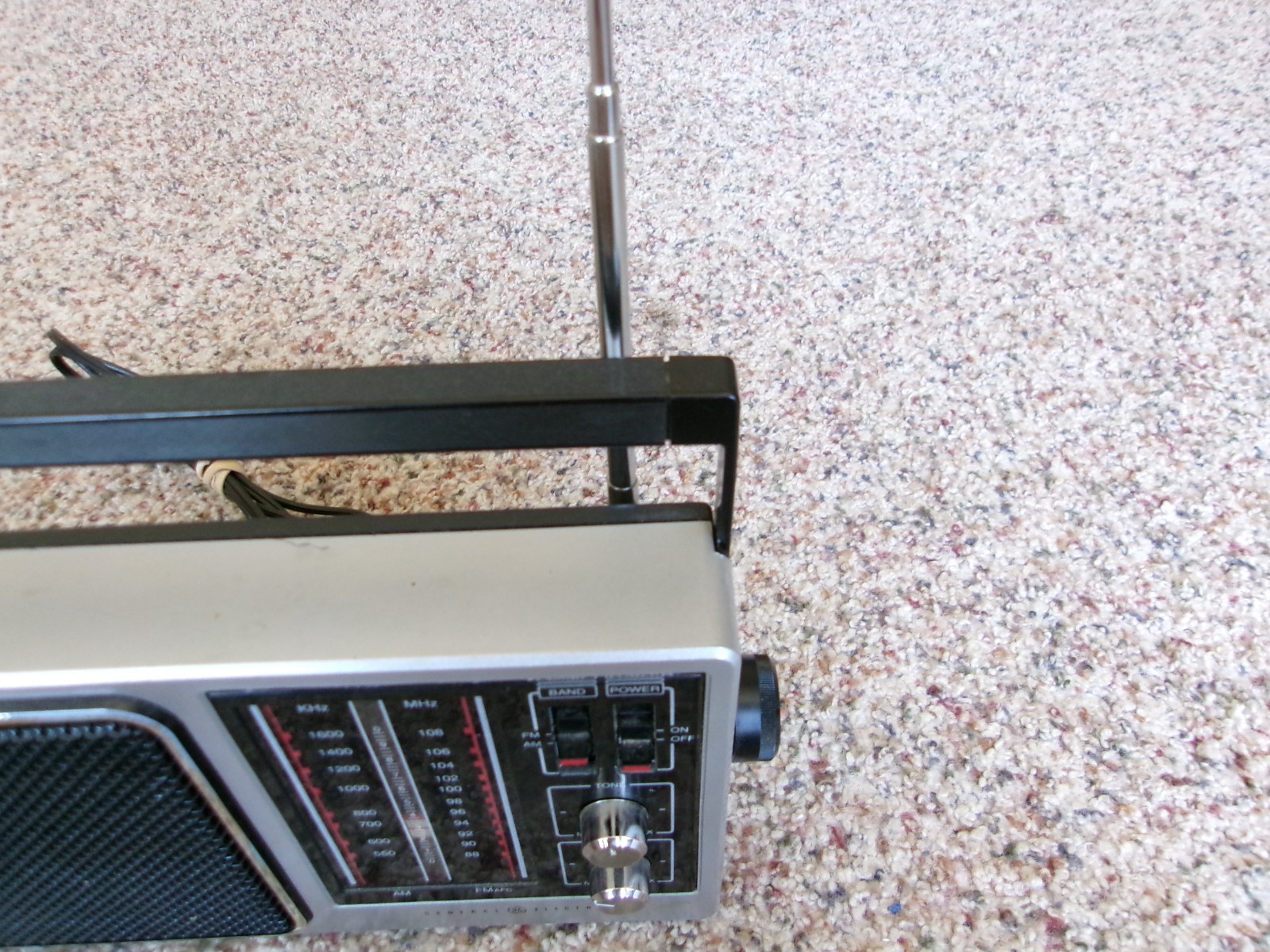 Vintage General Electric Model 7-2857A AM/FM Portable Radio