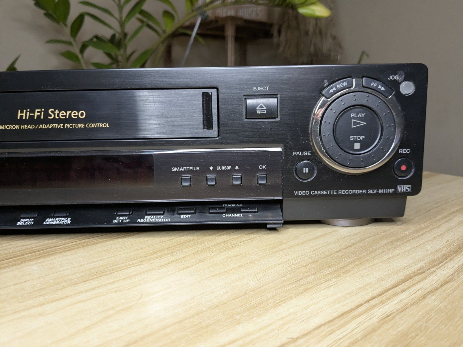 Sony SLV-M11HF VCR VHS Player Recorder w Remote Box Cable & Tape Tested Working