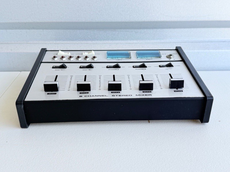 Vintage HY-10M 8 Channel Stereo Audio Mixer Dual VU Meters w/Box – Powers On