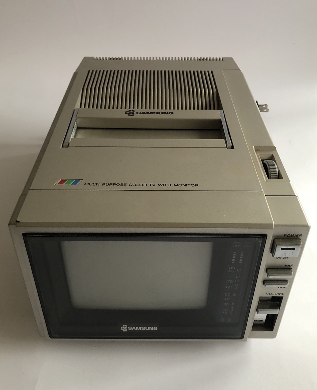Samsung C5101M TV Vintage Portable TV 1985 Retro Nintendo gaming 5″ Color In Box