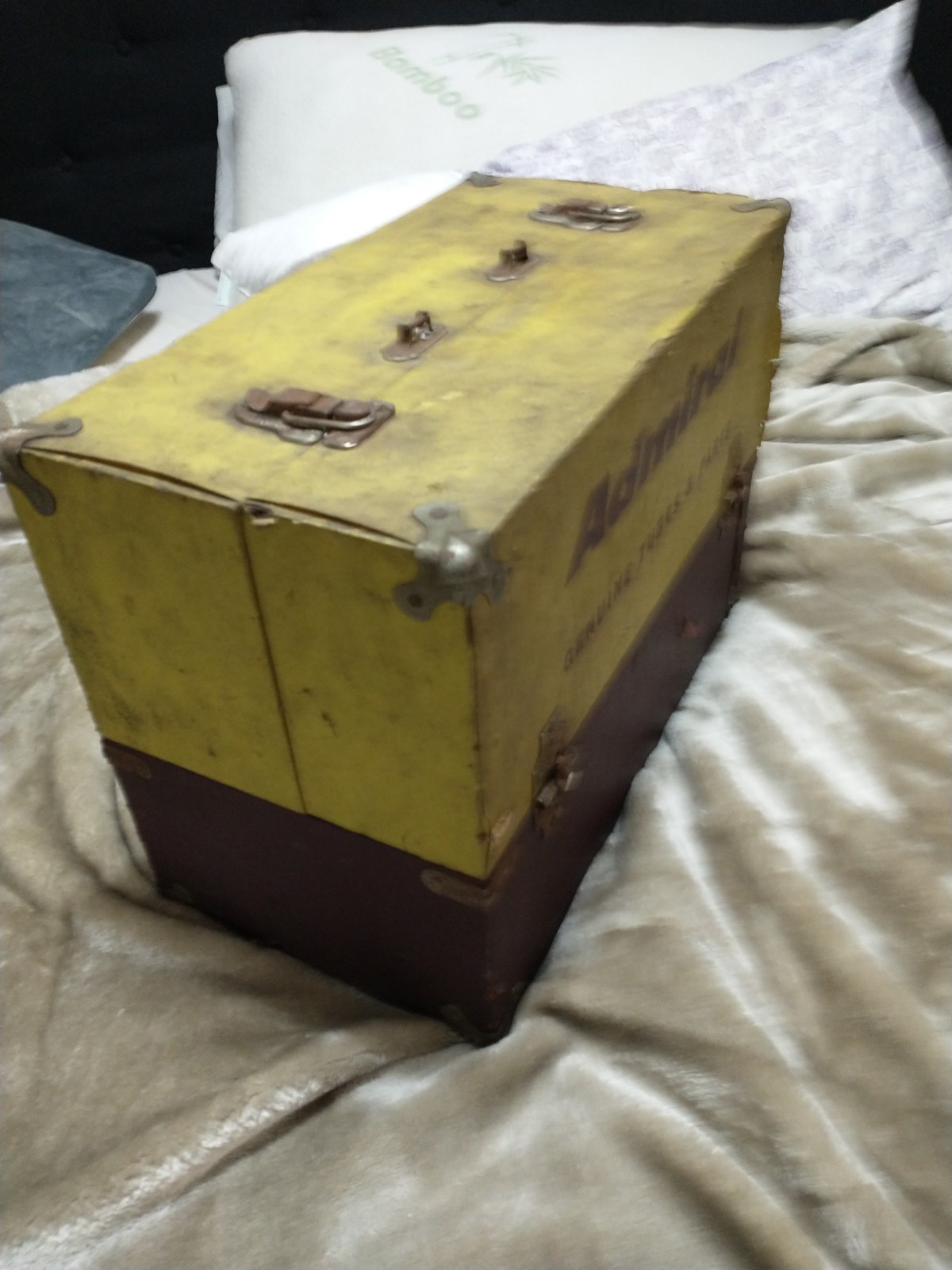 Amp-Radio Tubes- Traveling Sales Man Case. Over 140 In Case. Variety Sizes