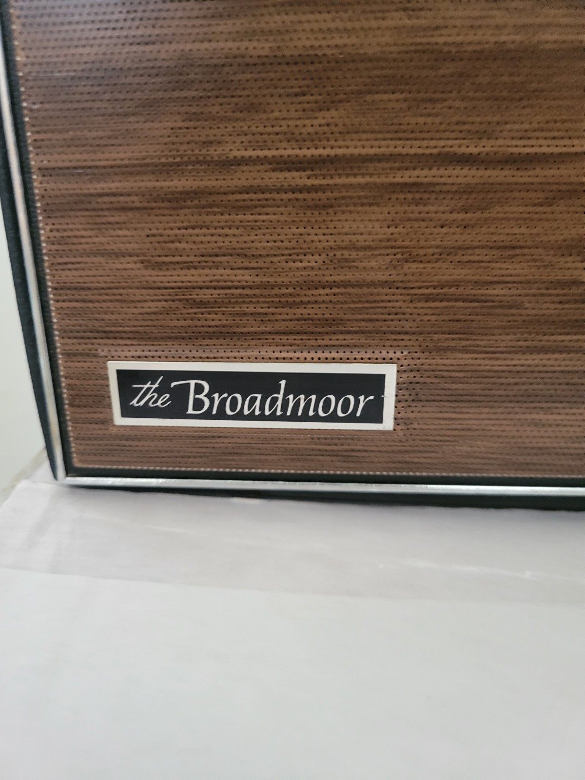 The Broadmoor AM/FM Multi-Band Portable Radio Telescopic Antenna Twin Speakers