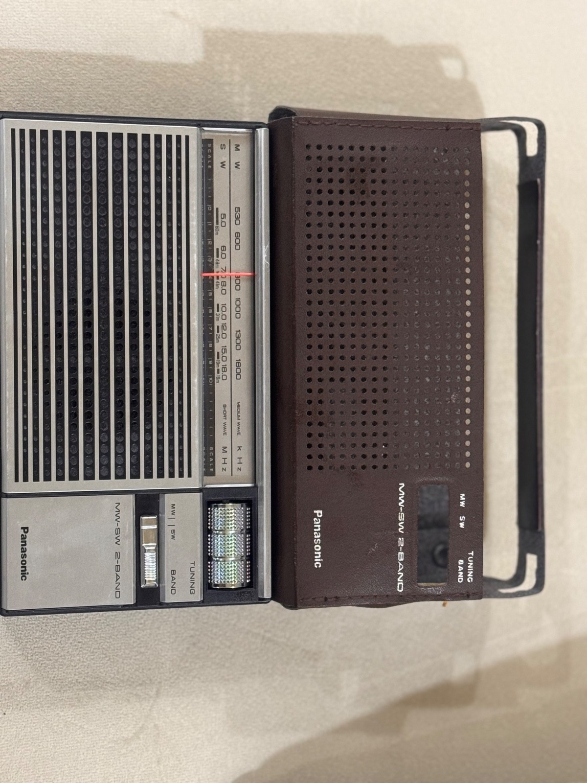 Vintage Panasonic R-218R Radio Rare Matsushita Electric MW SW – FULLY WORKING.