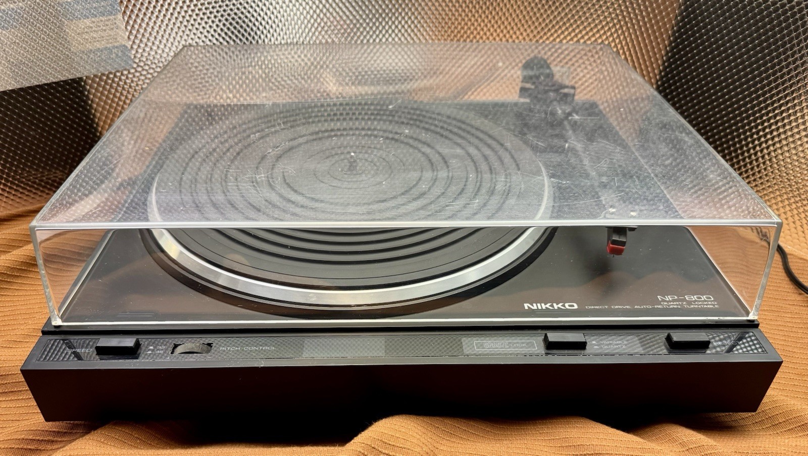 VINTAGE NIKKO NP-800 TURNTABLE WITH AUTO RETURN,QUARTZ LOCK,WORKS GREAT!!