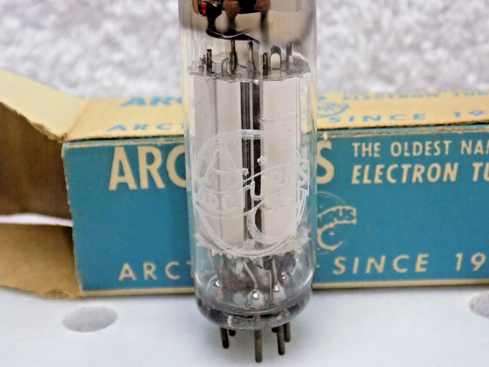 VINTAGE ARCTURUS ELECTRON TUBE #6AU8- NOS