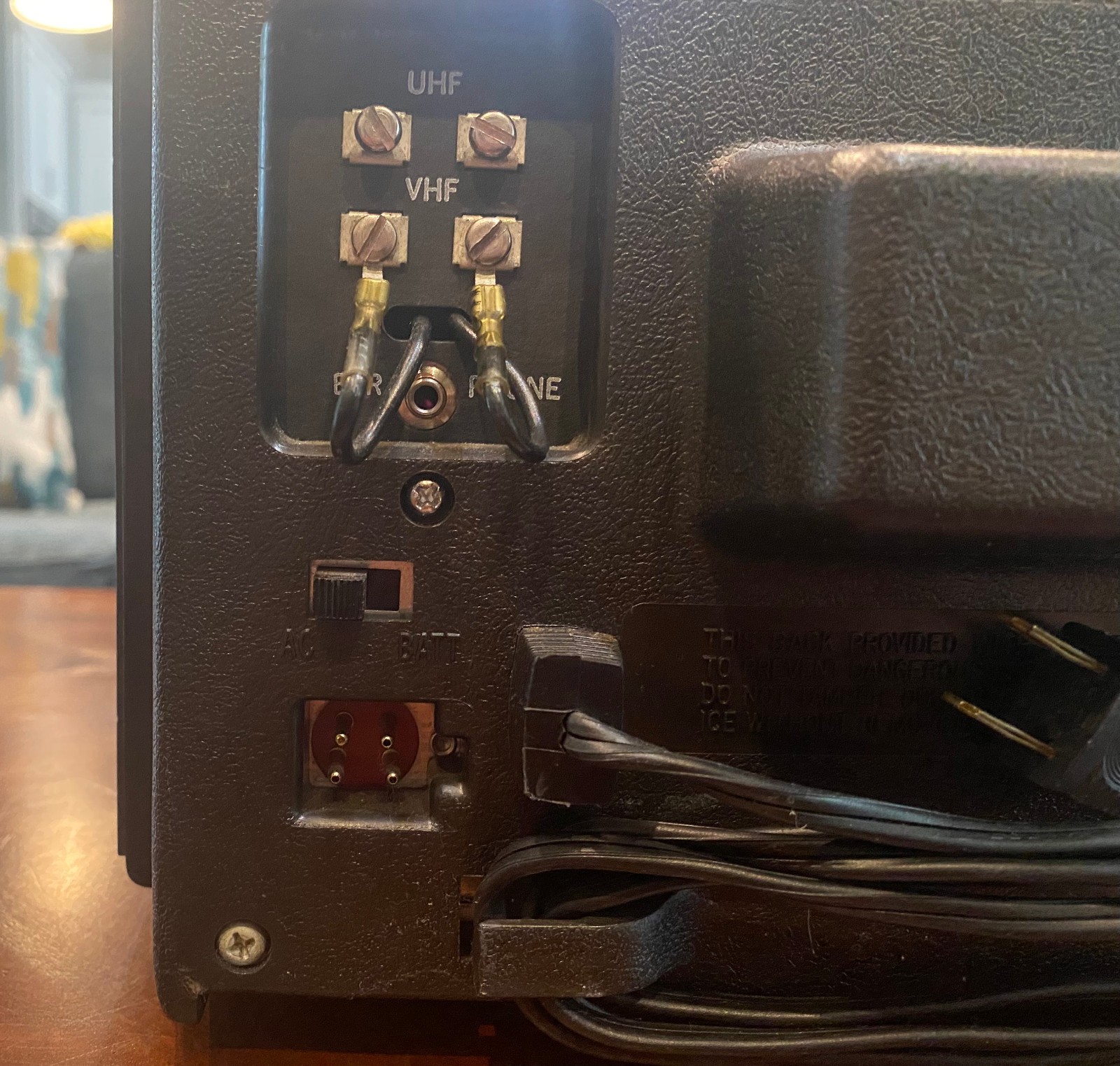 Vintage 1970s Motorola Solid State 9 TV (powers on) Retro Portable TV