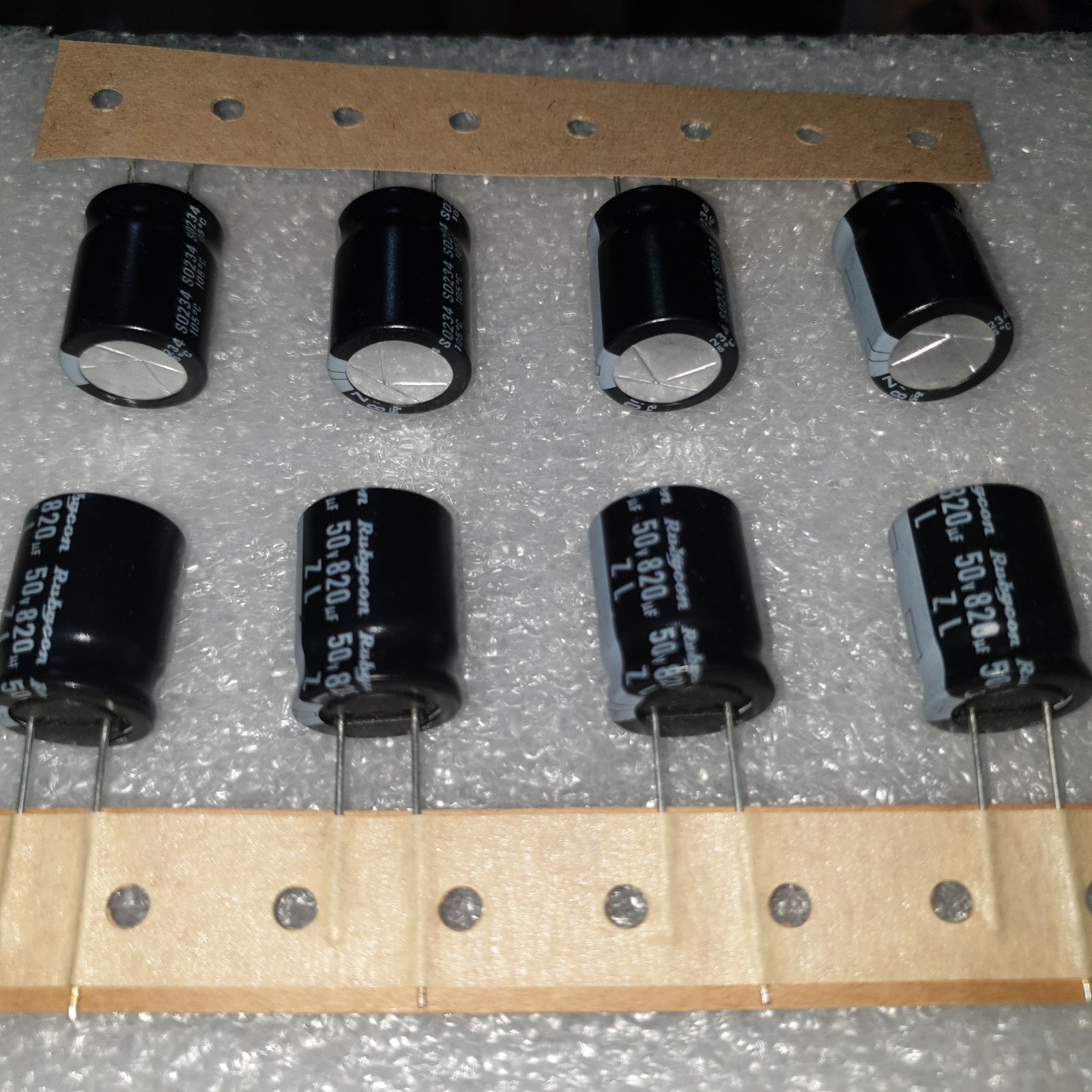 RUBYCON ZL JAPAN 820UF 50V Low ESR CAPS FOR AUDIO- GREAT! 8pcs!