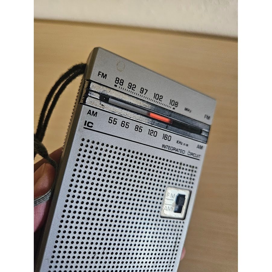 Vintage General Electric AM FM Pocket Radio – Broken Antenna