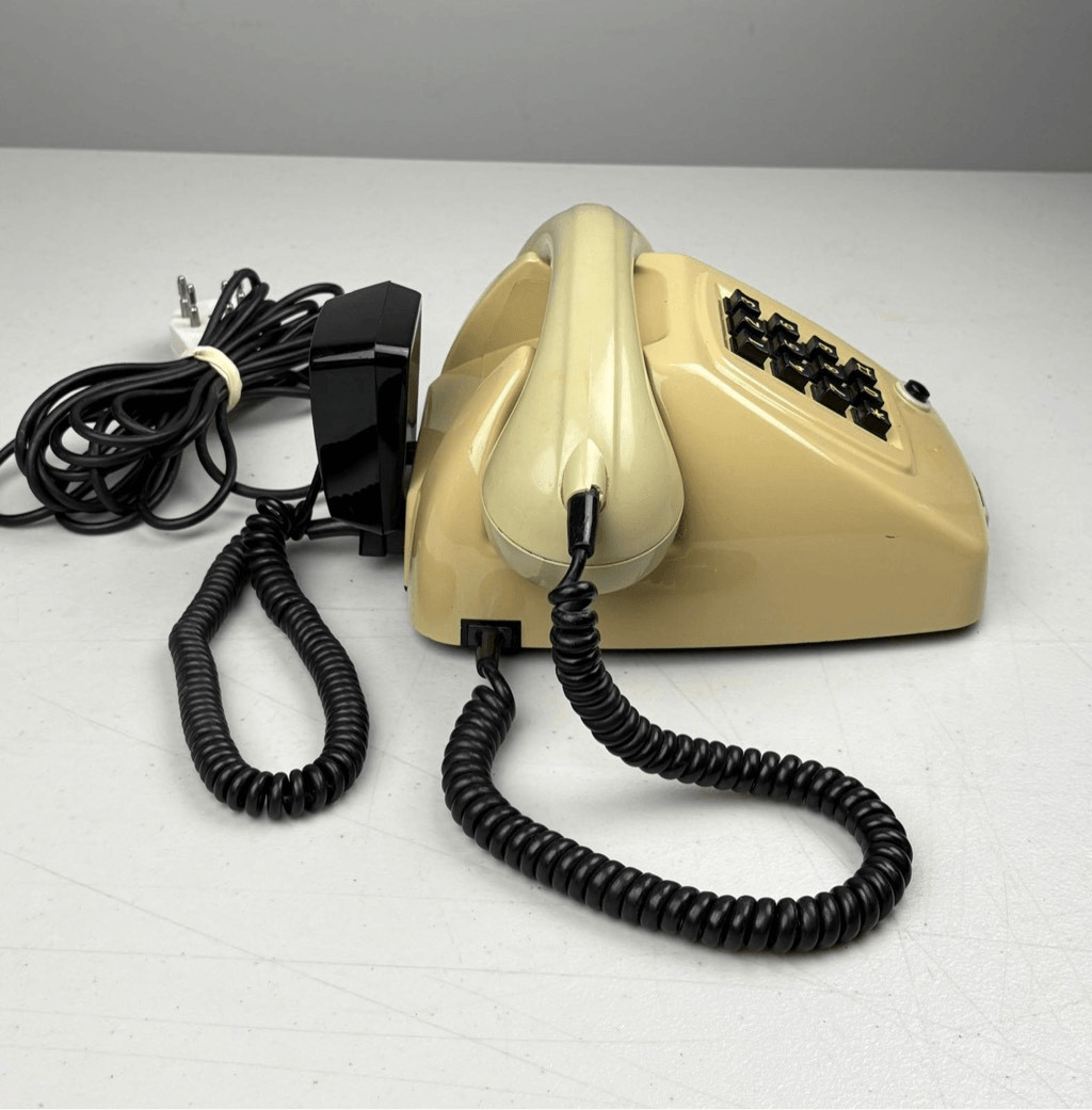 Vtg Ericsson PTT T65-TDK Dutch Beige Touch Tone Telephone w/ Microphone Handset