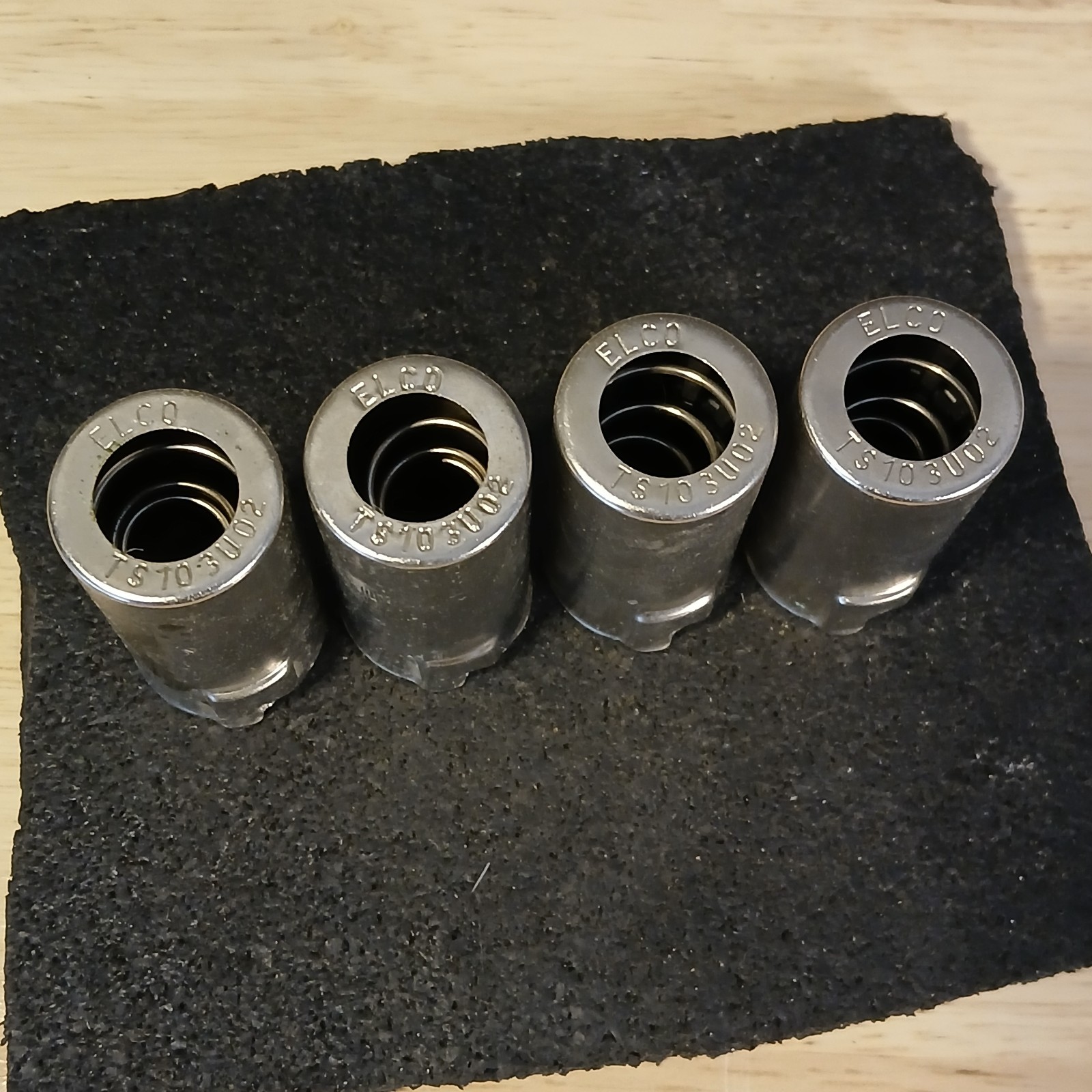 4 Pcs. ELCO TS103U02 Spring Type Premium Tube Shields for 9 pin Size Tubes NOS
