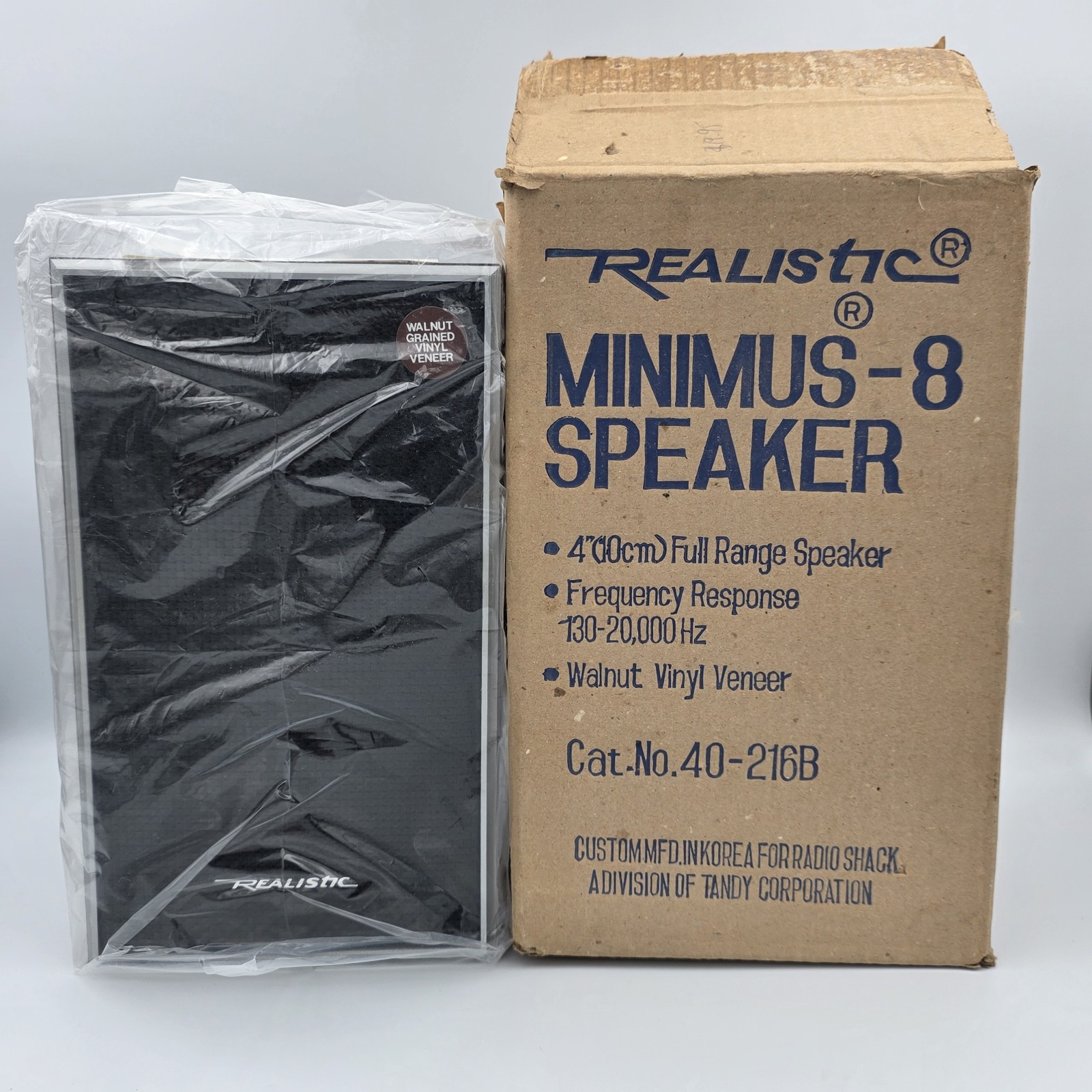 Realistic Minimus -8 Bookshelf Speaker 40-216B Walnut Wood Grain Radio Shack