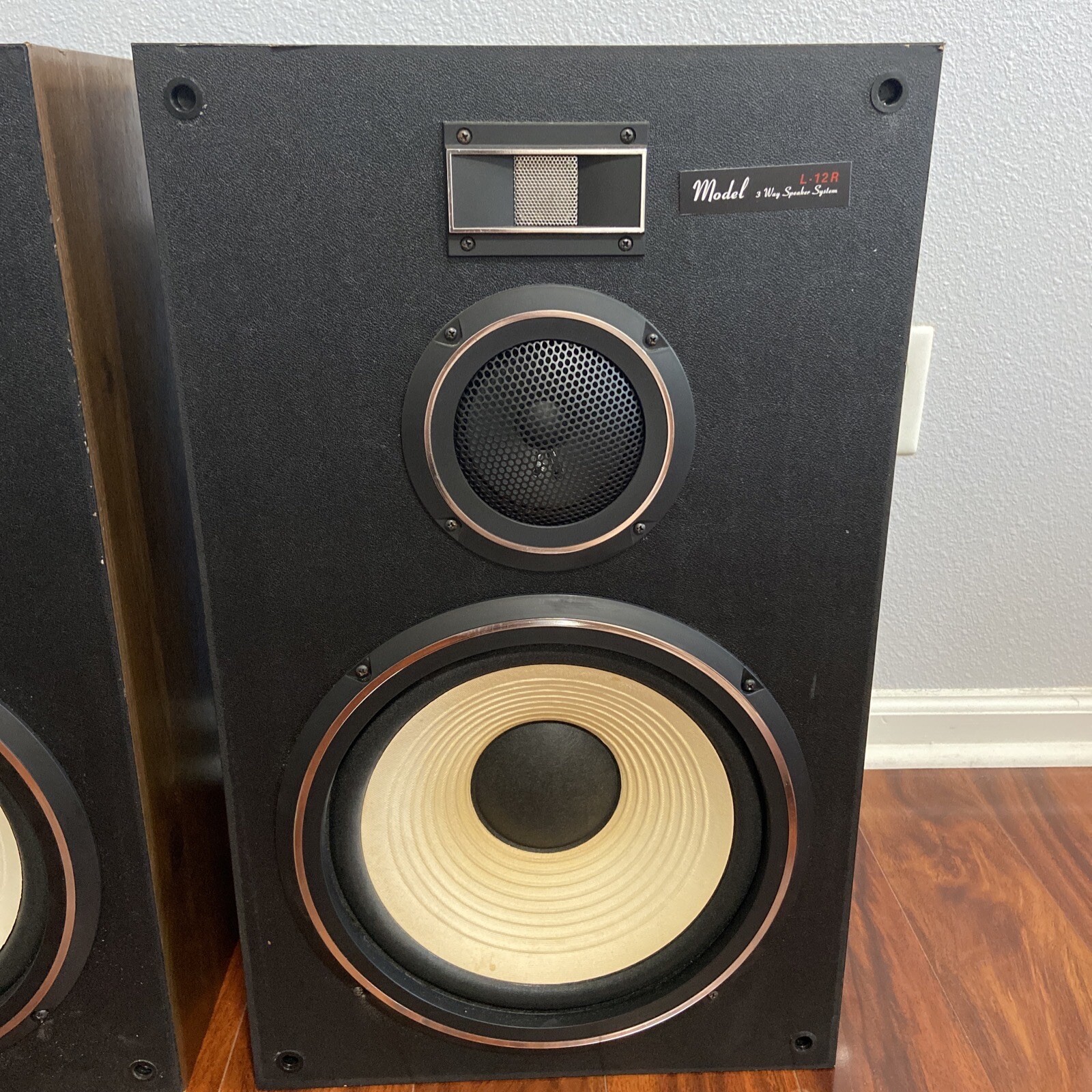 VERIT L -12 R . 3 WAY HIGH FIDELITY SPEAKERS SYTEM 12″ WOOFER