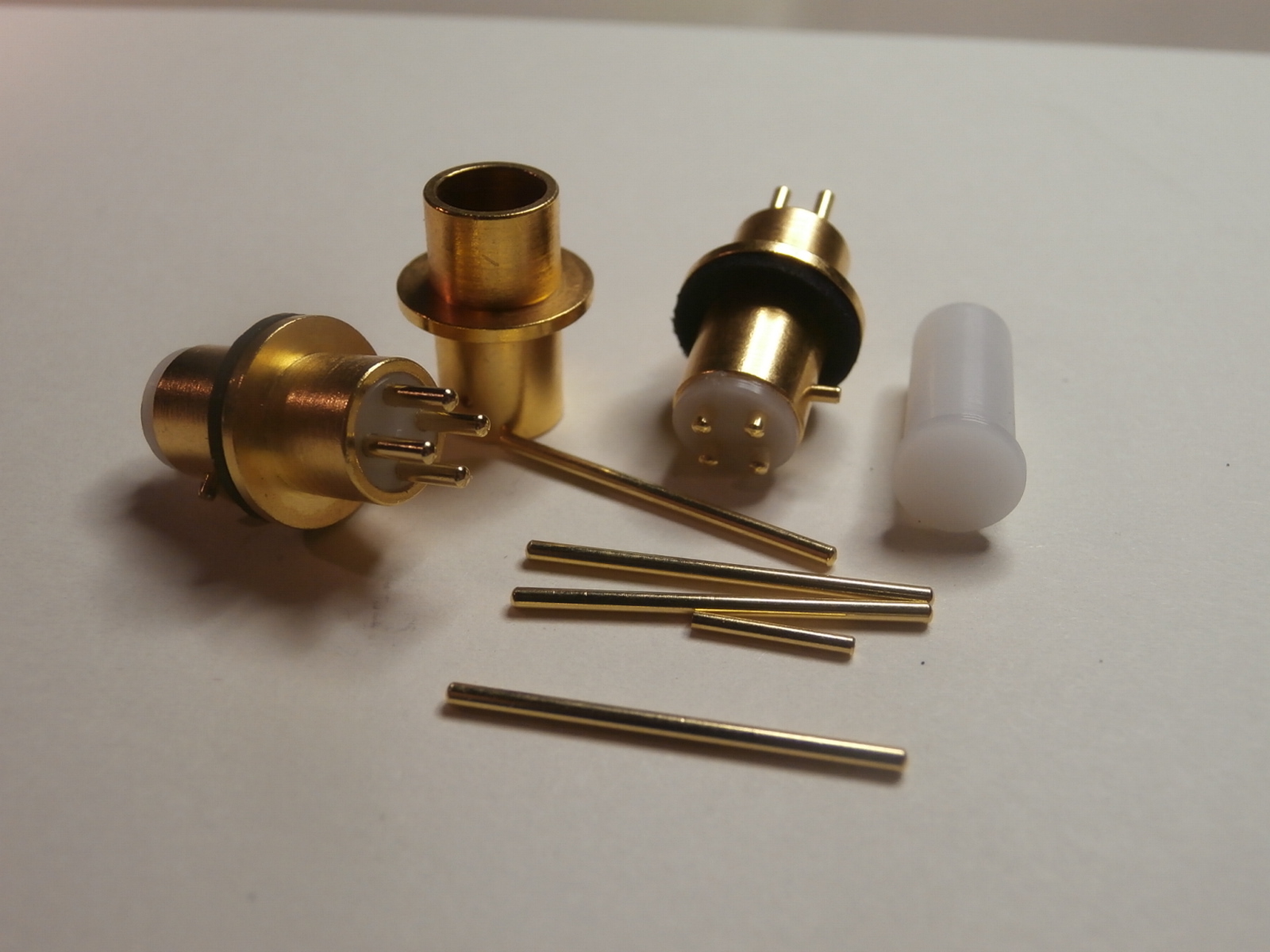 STANDARD HEADSHELL 4 PIN CONNECTOR GOLD PLATED FOR TURNTABLE MADE In Italy