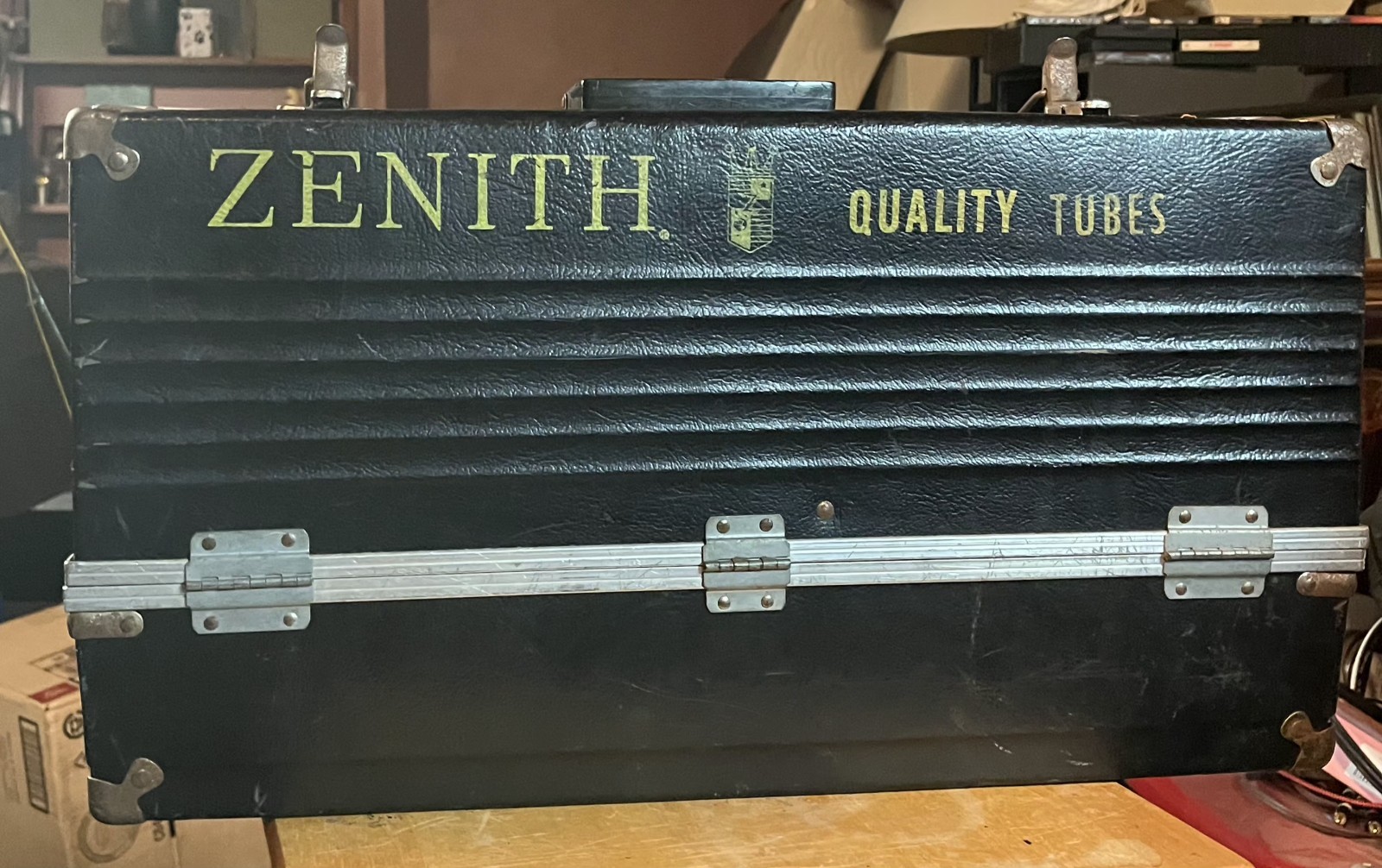 Large, Black & Yellow, Zenith, Vintage Vacuum Tube Valve Caddy Case w/tubes