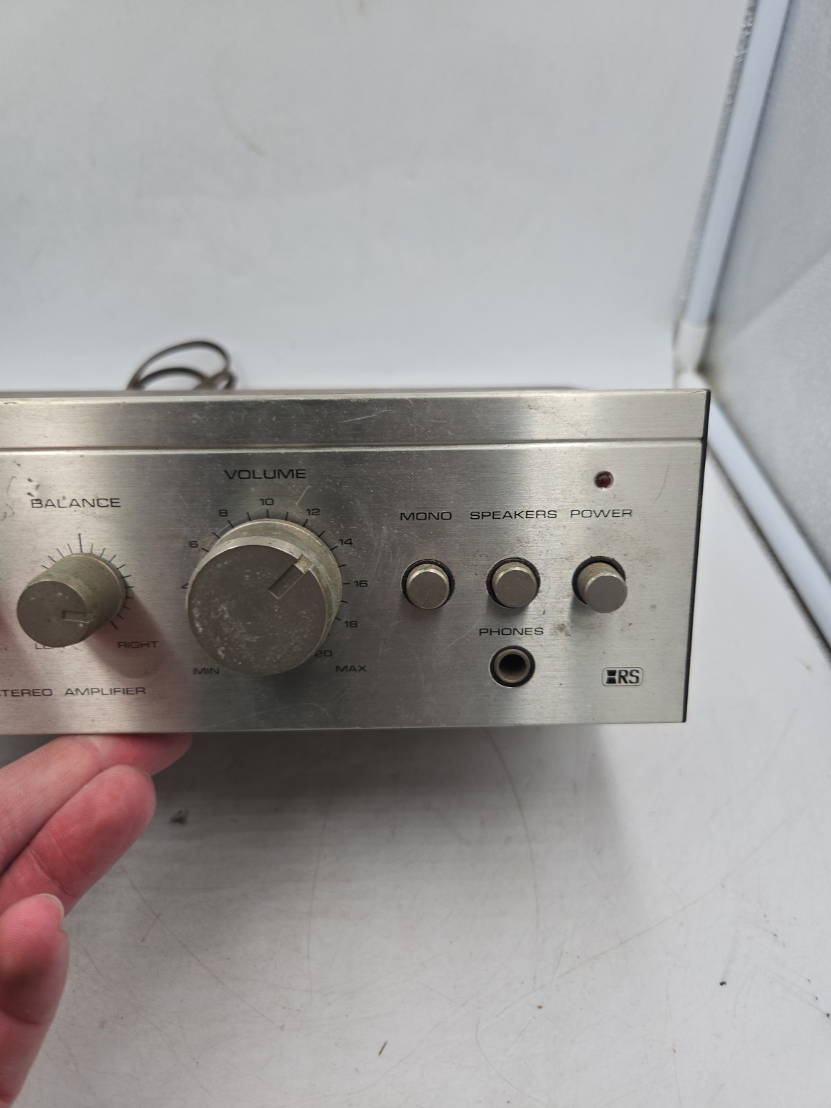 Vintage Realistic SA-102 Integrated Stereo Amplifier Amp Powers On
