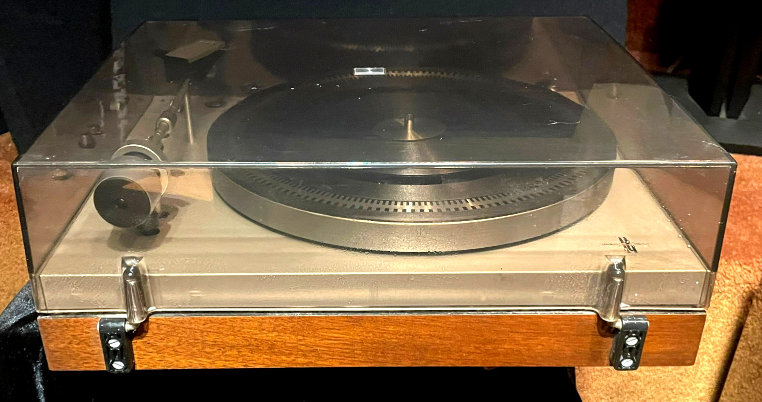 Philips GA- 212 Turntable. New Ortofon Omega 1eOne Owner. Very Good