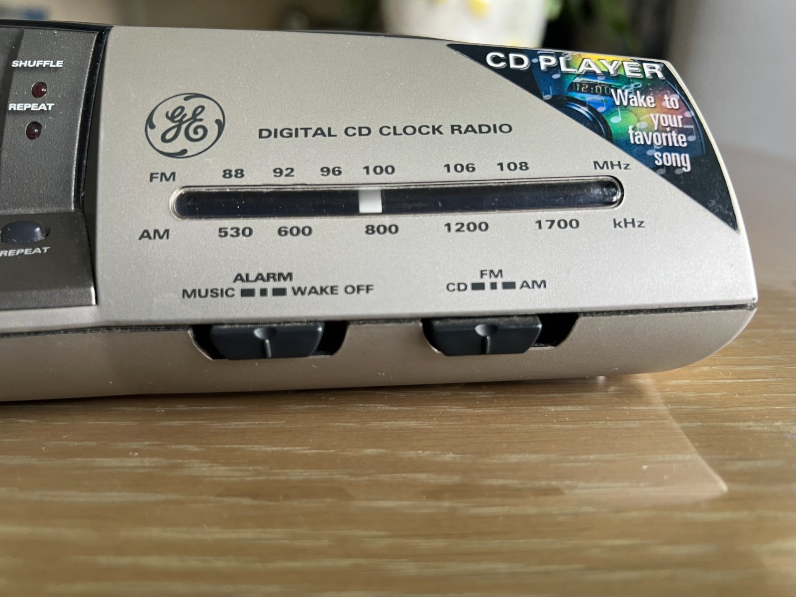 GE Digital CD Player AM/FM Radio Alarm Clock Model 7-4895A July 2000 -TESTED