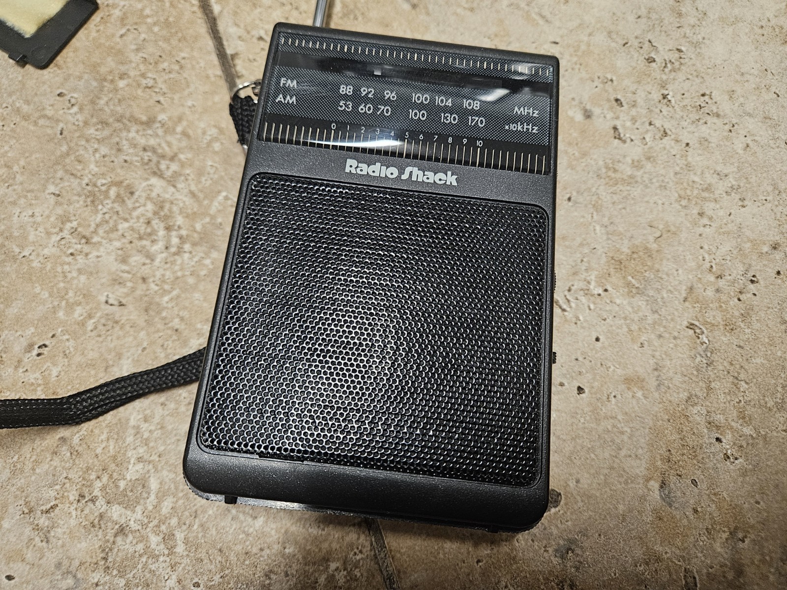 Realistic Radio Shack Hand AM/FM Radio M# 12-725 Tested Antenna Fully Extends