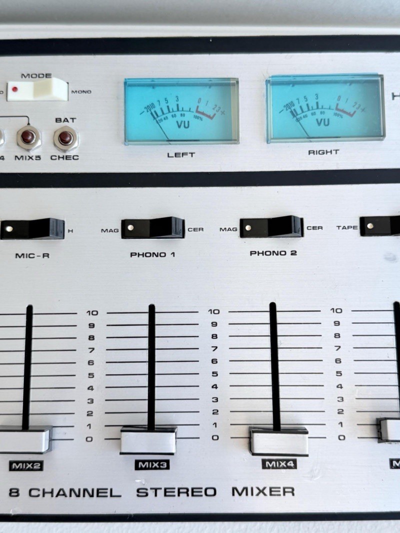 Vintage HY-10M 8 Channel Stereo Audio Mixer Dual VU Meters w/Box – Powers On