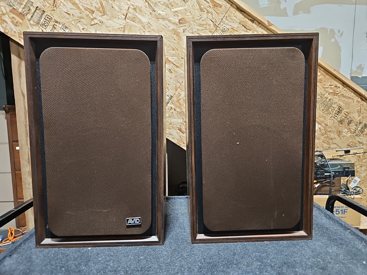 Vintage 1970’s Avid Model 100 Floor/Bookshelf Audiophile Speakers – Made in USA