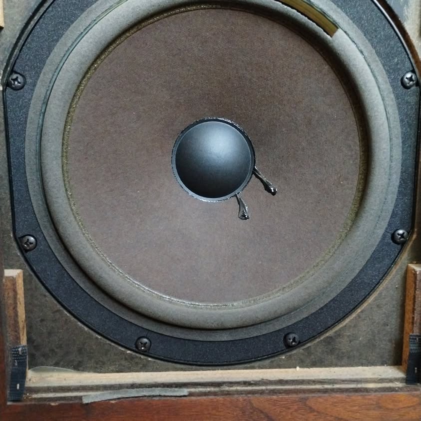 Acoustic Research AR-3a Vintage Speakers, oiled walnut finish, good condition