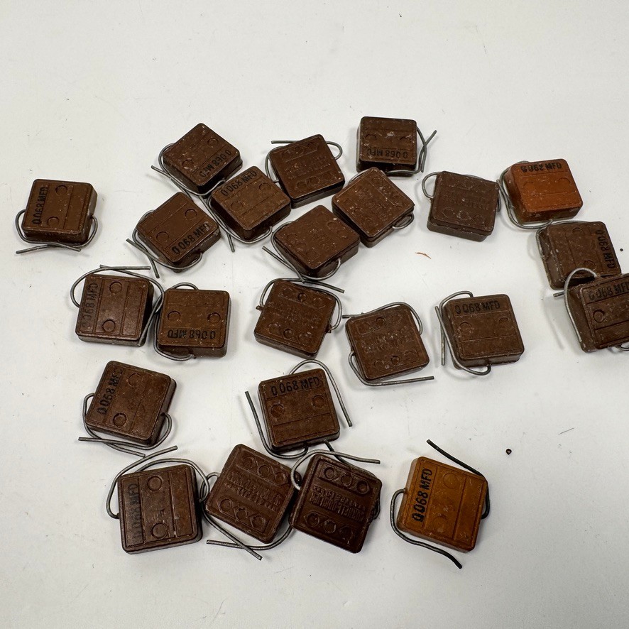 Box of 25 NOS Vintage Cornell Dubilier Mica Domino Capacitors .0068mfd