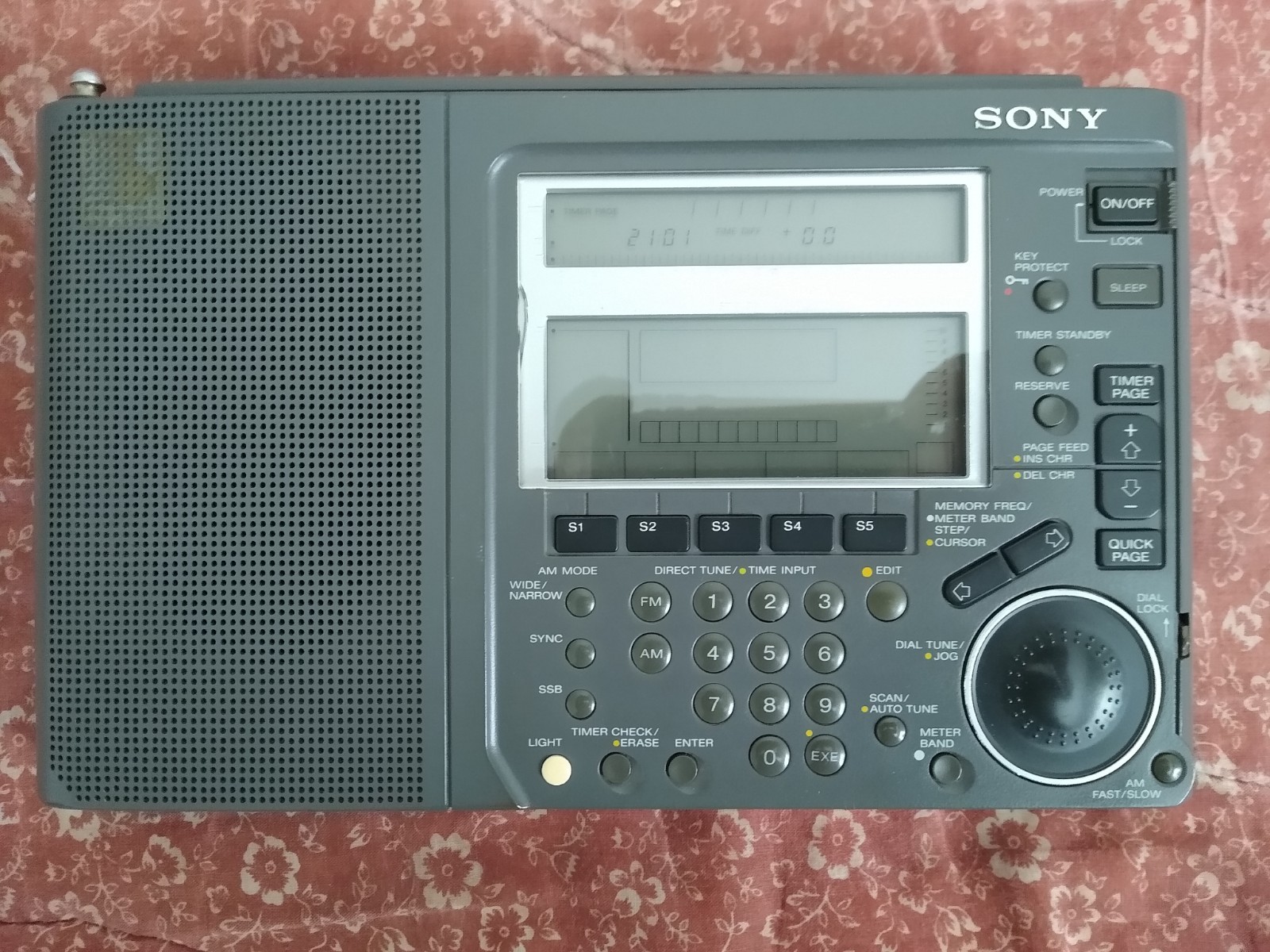 Sony ICF-SW77 Radio Excellent Condition see description. Only AM band works
