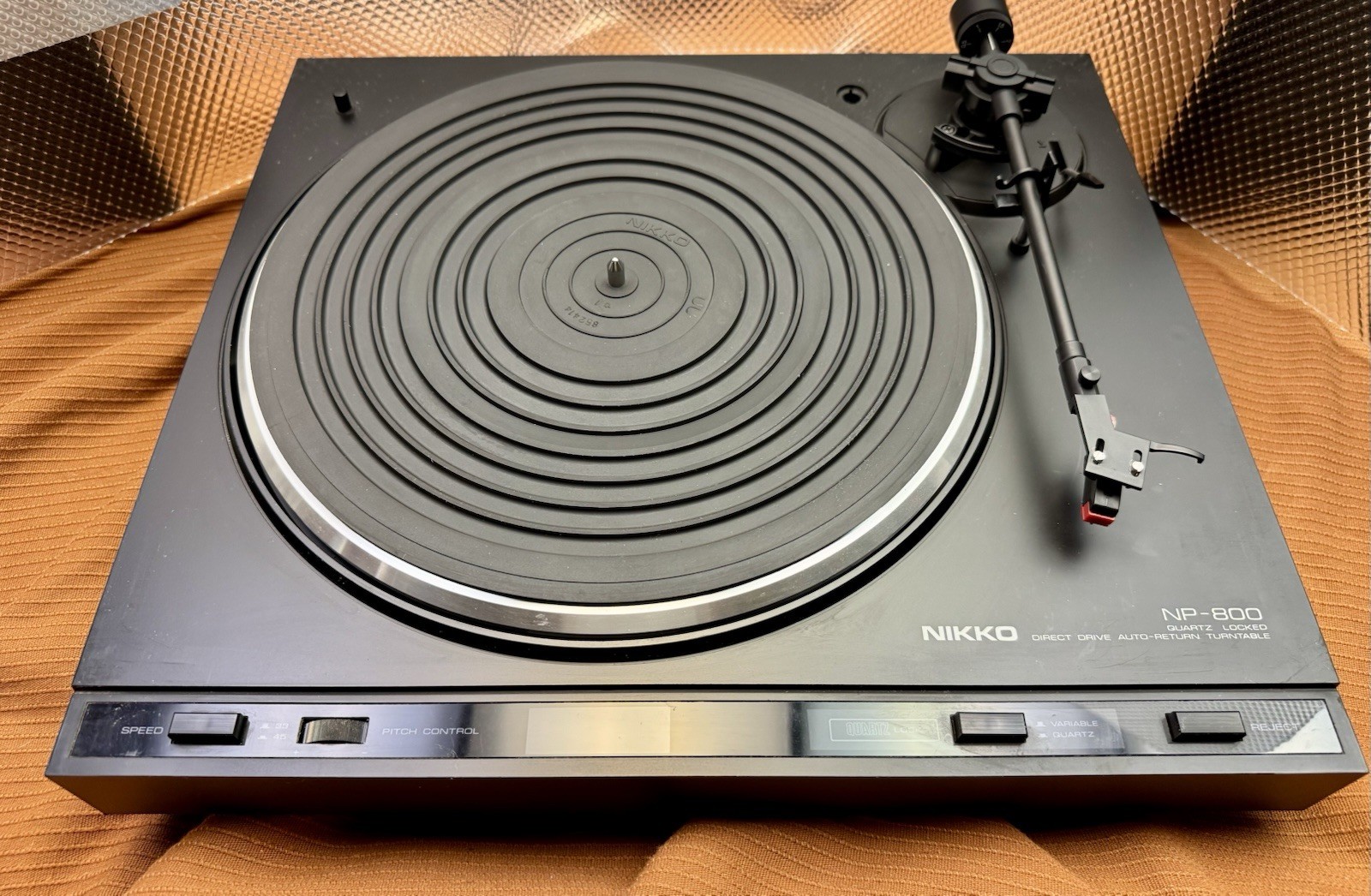 VINTAGE NIKKO NP-800 TURNTABLE WITH AUTO RETURN,QUARTZ LOCK,WORKS GREAT!!