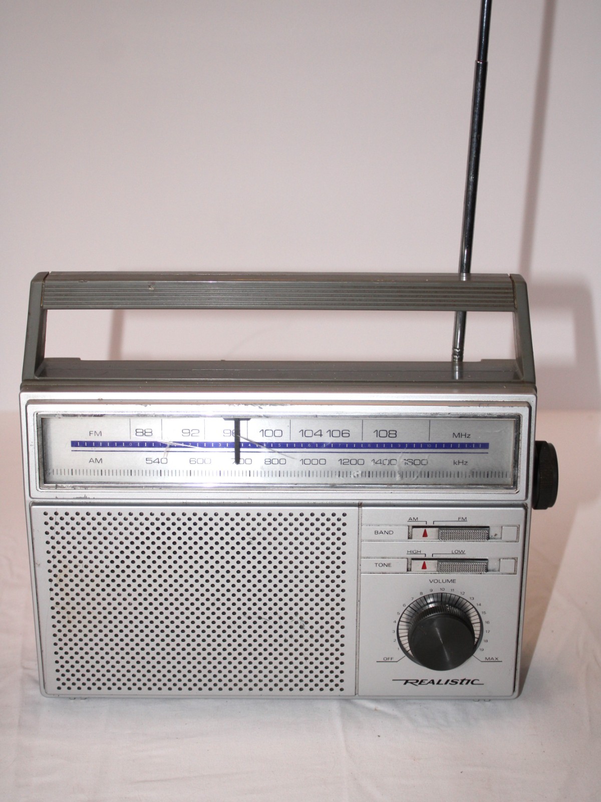 Vintage Realistic AM-FM Portable Radio 12-717 Battery/AC Powered Radio Shack