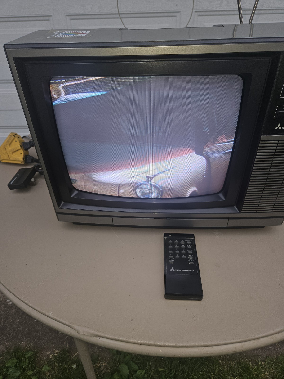 Mitsubishi 13″ CS-1342R TV for Retro Gaming With Antenna Works