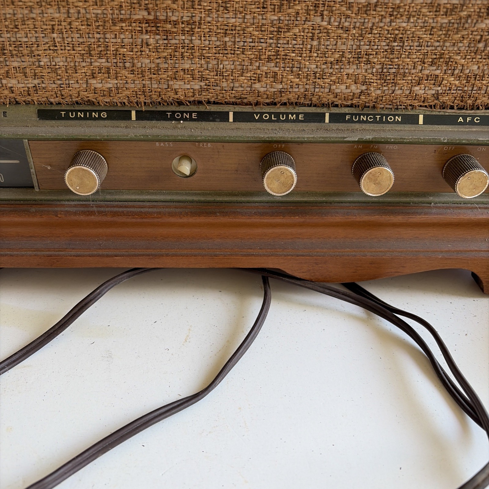 Vintage SEARS Silvertone AM/FM Table Radio Wood Cabinet Missing A Knob