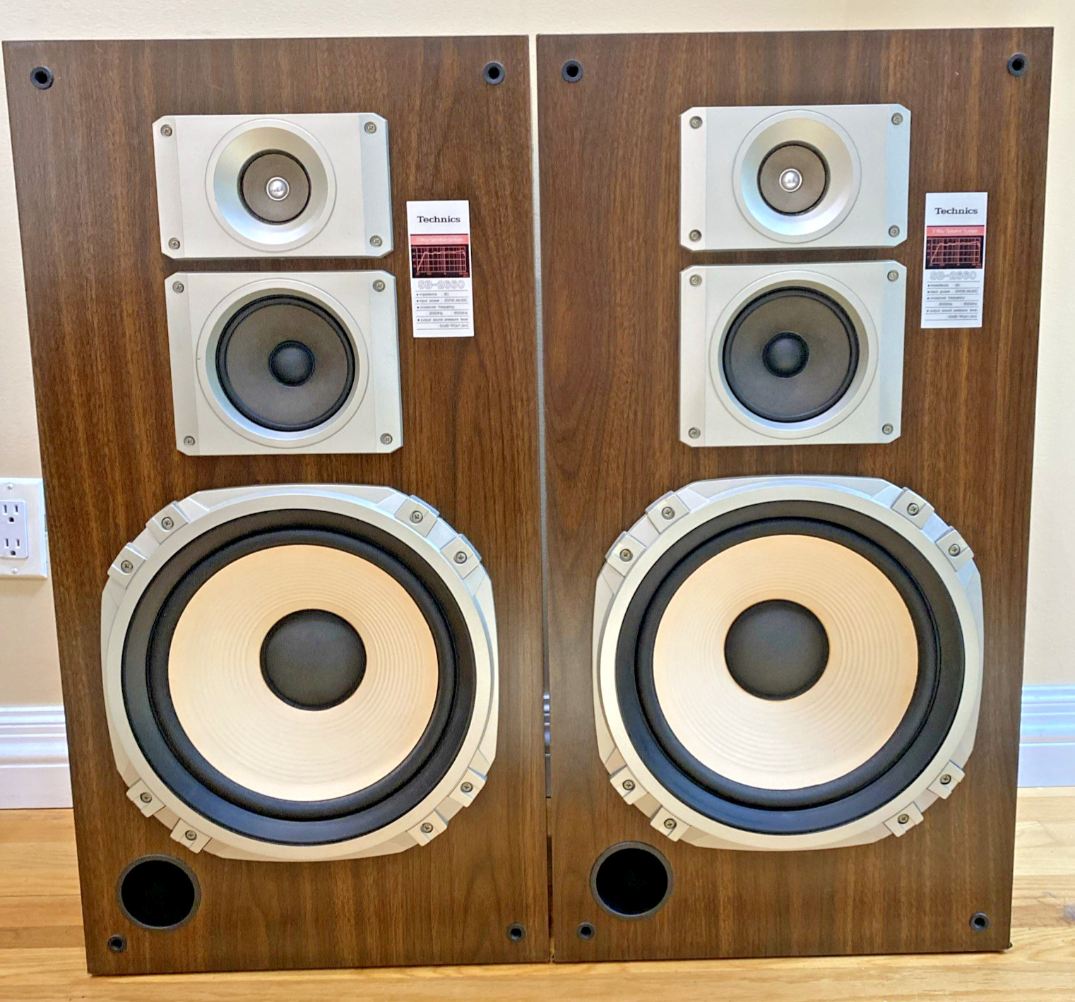 Set of Technics SB-2660 Stereo 3-way Speaker Systems 200 Watts with 12″ Woofers