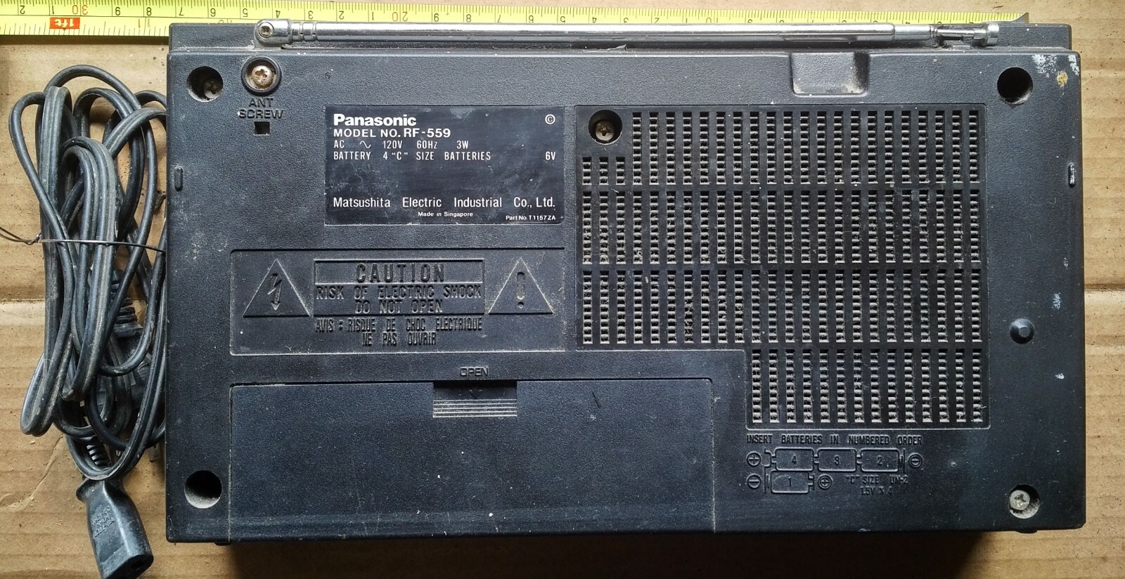 Vintage Panasonic RF-559 AM/FM Radio