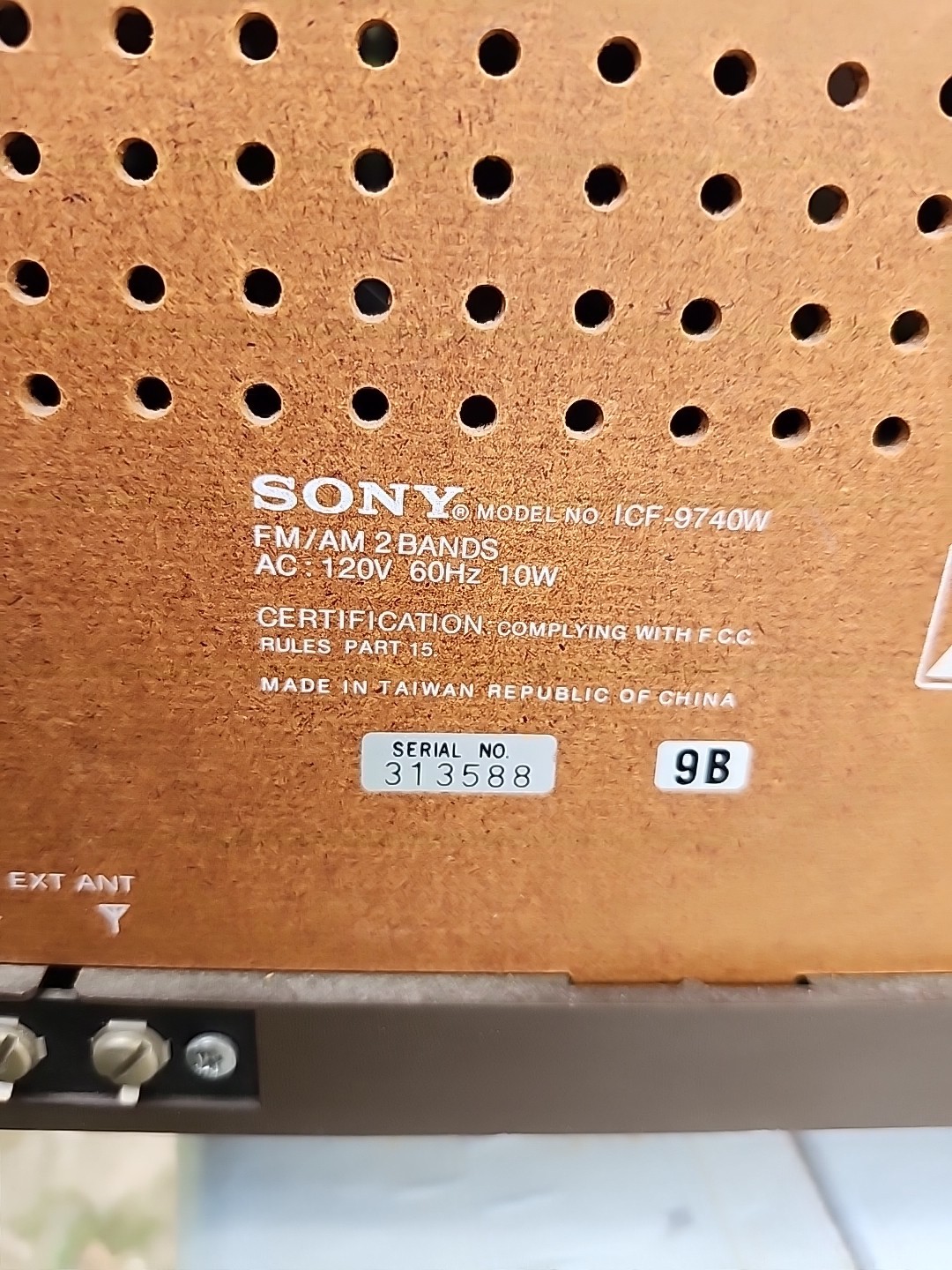 Nice Vintage Sony AM/FM Tabletop Radio 2 Bands Woodgrain ICF-9740W Tested