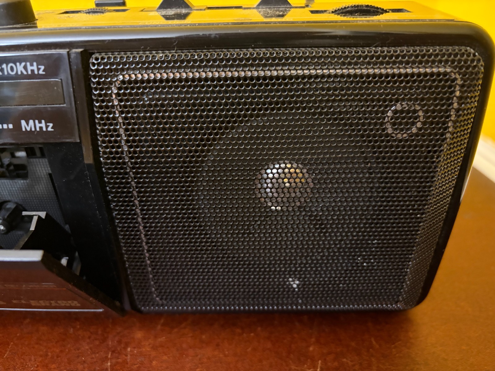 Vintange Electro Brand Portable AM/FM Radio Cassette Player Model 7937 Tested