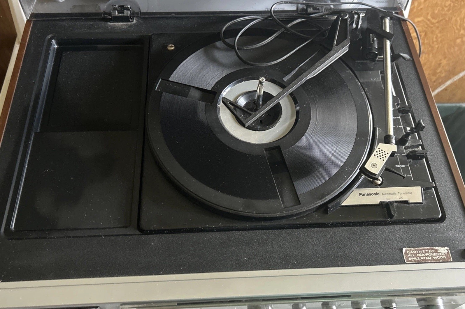 Panasonic SE-3509 Stereo, Cassette Player, AM/FM Tuner and Turntable LP, Turn On